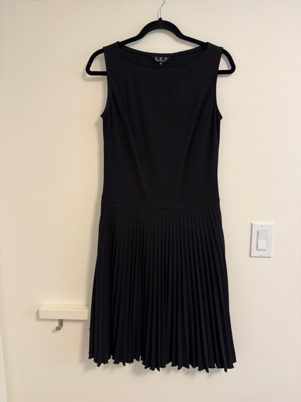 ABS Sleeveless Black Pleated Midi Dress
